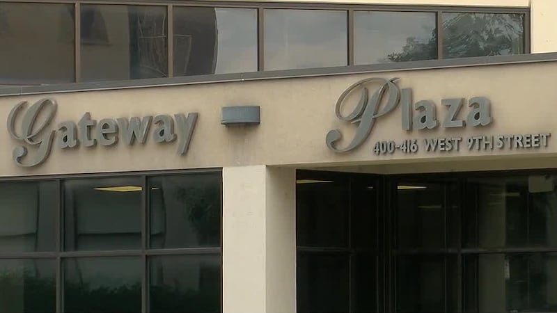 Residents at Gateway Plaza apartment complex say their air conditioning units have been broken...