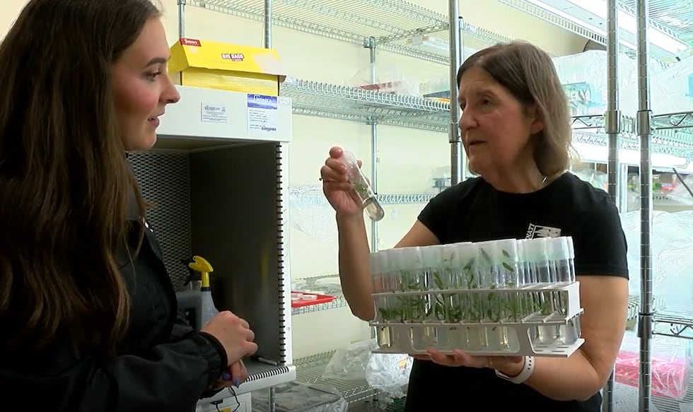 Dr. Valerie Price (right) is the first to receive the Ulysses S. Seal Award for Innovation in...
