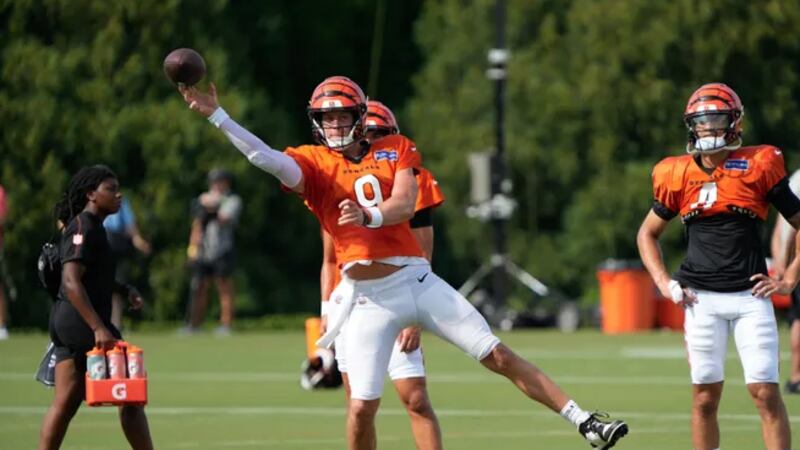Bengals Joe Burrow (9) winds up a throw.