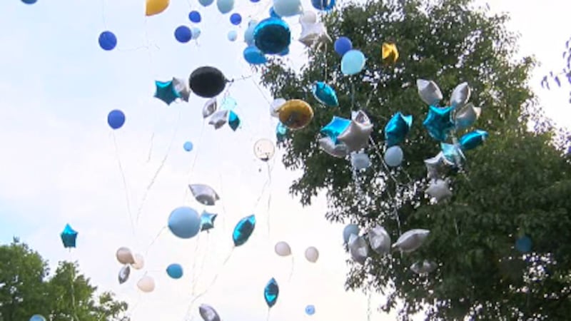 Hundreds gather outside Cali Bar to remember man who brought neighborhood together