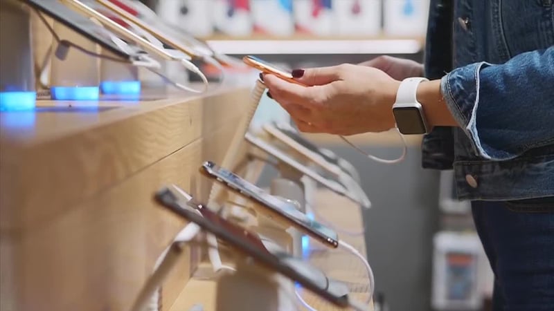 Teen wants a cell phone? Financial experts say make them part of paying for it