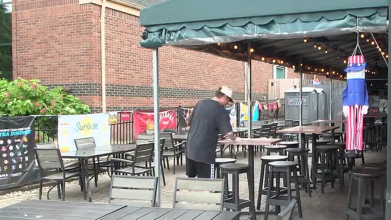 Oak Tavern rallies behind employee